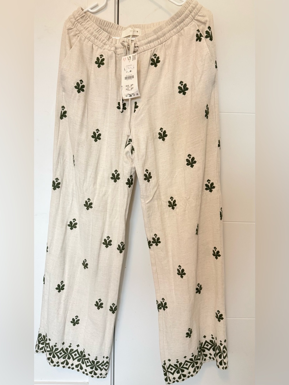 Zara Cream Pull-On Pants with Green Print